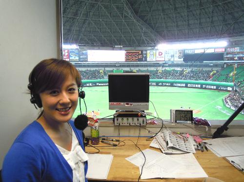 ヤフードームでのホークス戦で実況をすることになったフリーアナウンサーの長友美貴子さん