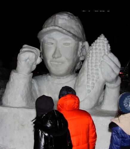 「さっぽろ雪まつり」に登場した斎藤の雪像