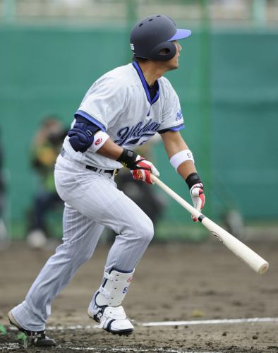 日本ハムとの練習試合で、本塁打を含む２安打を放った横浜・喜田