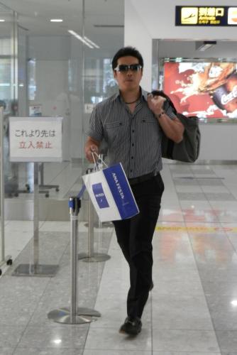 ９日からの強行復帰を視野に入れる小久保は、この日、午前中に福岡空港に戻った