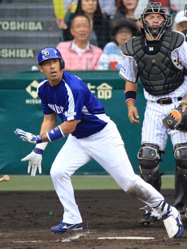 ＜神・中＞７回２死二塁、和田は左中間に適時二塁打を放つなど久々の３安打と大活躍