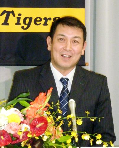 阪神の２軍投手コーチに就任し、抱負を語る湯舟敏郎氏
