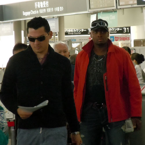 中部国際空港から帰国するブランコ（右）とソト
