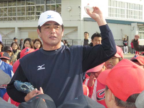 宮城・名取市内で少年野球教室を開催した工藤投手