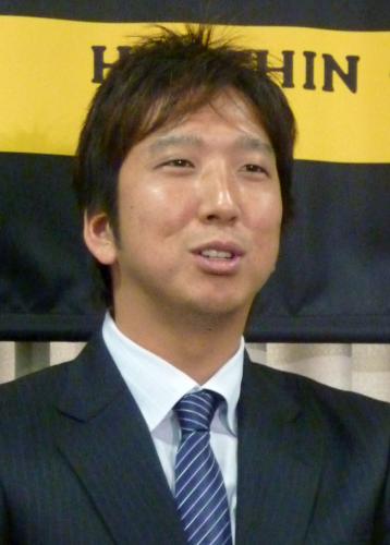 契約更改を終え、記者会見する阪神の藤川球児投手