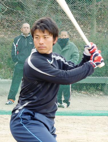 母校の幡山中で自主トレーニングを行う阪神ドラフト１位の伊藤隼太外野手