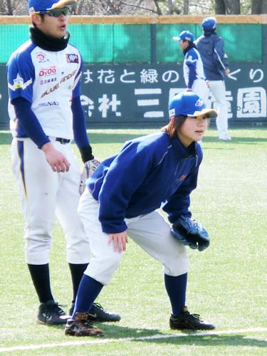 男子選手と一緒に練習する独立リーグ兵庫の吉田えり