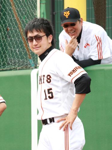 沢村のサングラス姿を見た川口投手総合コーチは爆笑