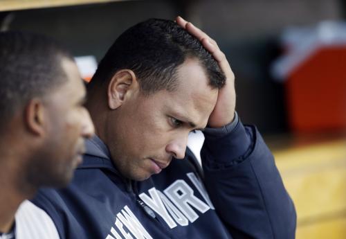 ＜タイガース・ヤンキース＞ベンチでさえない表情を見せるヤンキースのＡ・ロドリゲス