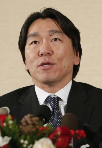 記者会見で現役引退を表明する松井秀喜外野手