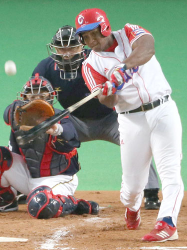 昨年１１月の侍ジャパンマッチに出場したキューバ代表のＡ・デスパイネ。台湾との練習試合で３本塁打を放った