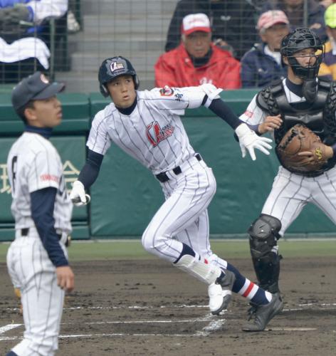 ６回表浦和学院無死、高田が左越えに本塁打を放つ。投手高橋凌、捕手羽賀