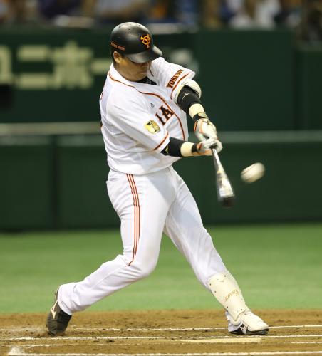 ＜巨・Ｄ＞６回１死二塁、村田が右中間に適時二塁打を放つ
