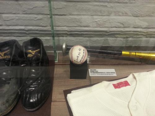 甲子園最速タイ記録となる１５５キロを出した済美・安楽のボールが甲子園歴史館に飾られた