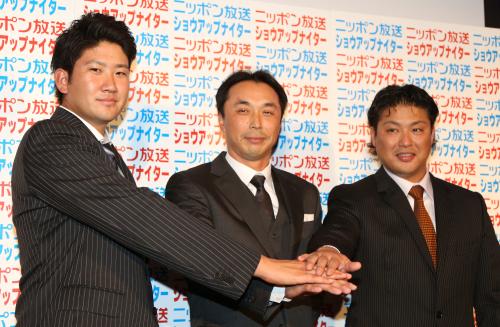 トークショーを行った（左から）菅野、宮本慎也氏、村田