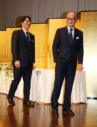 松井氏（左）と長嶋氏