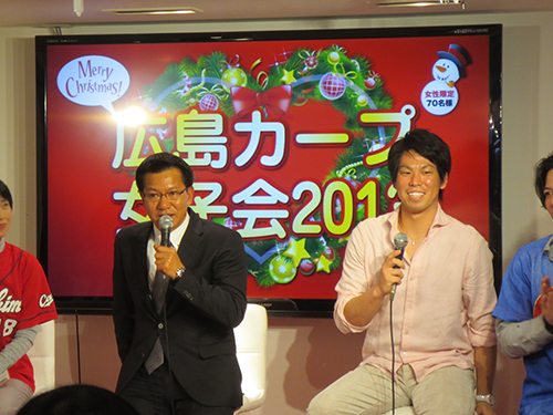 １３年１２月にカープ女子会でトークショーを行った前田健太（右）と大野豊氏