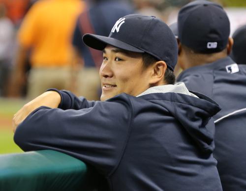 ＜アストロズ・ヤンキース＞試合前、ベンチで笑顔を見せる田中