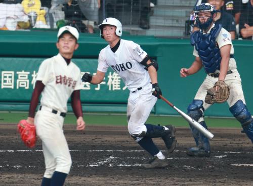 ＜東邦・日南学園＞８回、藤嶋は横川から中越え二塁打を放つ