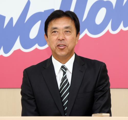 今季限りで辞任することを発表したヤクルトの小川監督