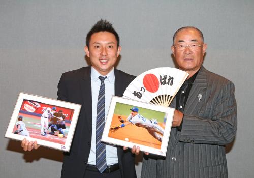 日本と米国の野球について熱く語り合った川崎（左）と張本氏