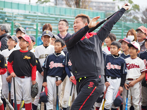 野球教室を開催した日本ハムの中田