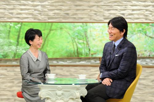 ＴＢＳ系列「サワコの朝」でトーク番組に初出演し、阿川佐和子さんと対談する松井秀喜氏（ＴＢＳ提供）