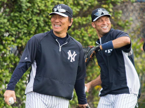 ヤンキース時代の松井氏（左）とジーター氏。３月にそろって震災復興イベントに参加する