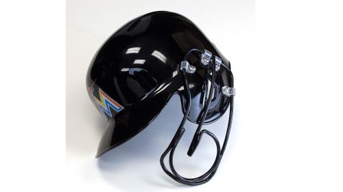 マーリンズのスタントンが着用するフェイスガード付き特製ヘルメット