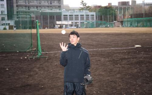 １４年１２月、京大グラウンドで練習する田中