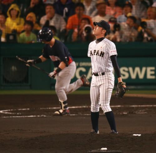 ＜日本・米国＞３回、アムダイティスに右前適時二塁打を打たれガックリの佐藤