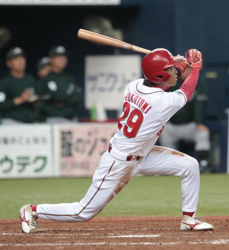 ＜ＪＲ東日本・日本生命＞４回、日本生命・福富が満塁本塁打を放つ