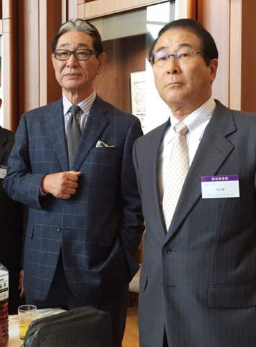 明大野球部ＯＢ総会に出席したＤｅＮＡ・高田ＧＭ（右）と楽天・星野球団副会長