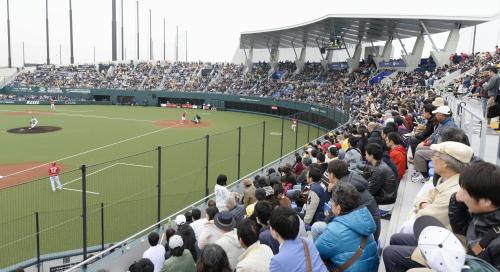 ウエスタン・リーグのソフトバンク―広島１回戦が行われた新球場「タマホームスタジアム筑後」