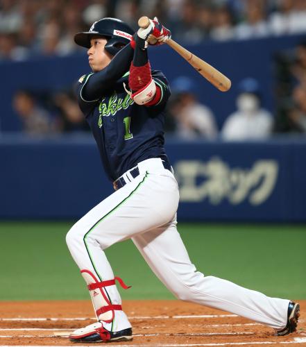＜中・ヤ＞１回表１死一塁、山田は先制の７号２点本塁打を放つ