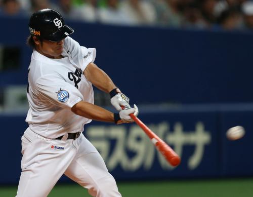 ＜中・ヤ＞３回二死二塁、平田は左中間に貴重な追加点のタイムリー二塁打を放つ