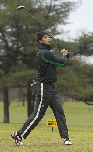 プロ１年目の１３年、選手会納会ゴルフでプレーする大谷