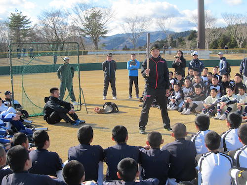 福島・楢葉町で野球教室を行ったソフトバンク・内川