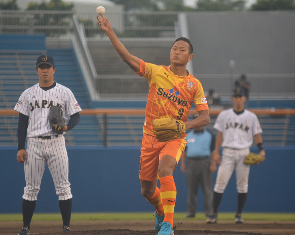 昨年７月、静岡草薙球場で行われた日米大学野球で始球式を行った清水のＦＷ鄭大世