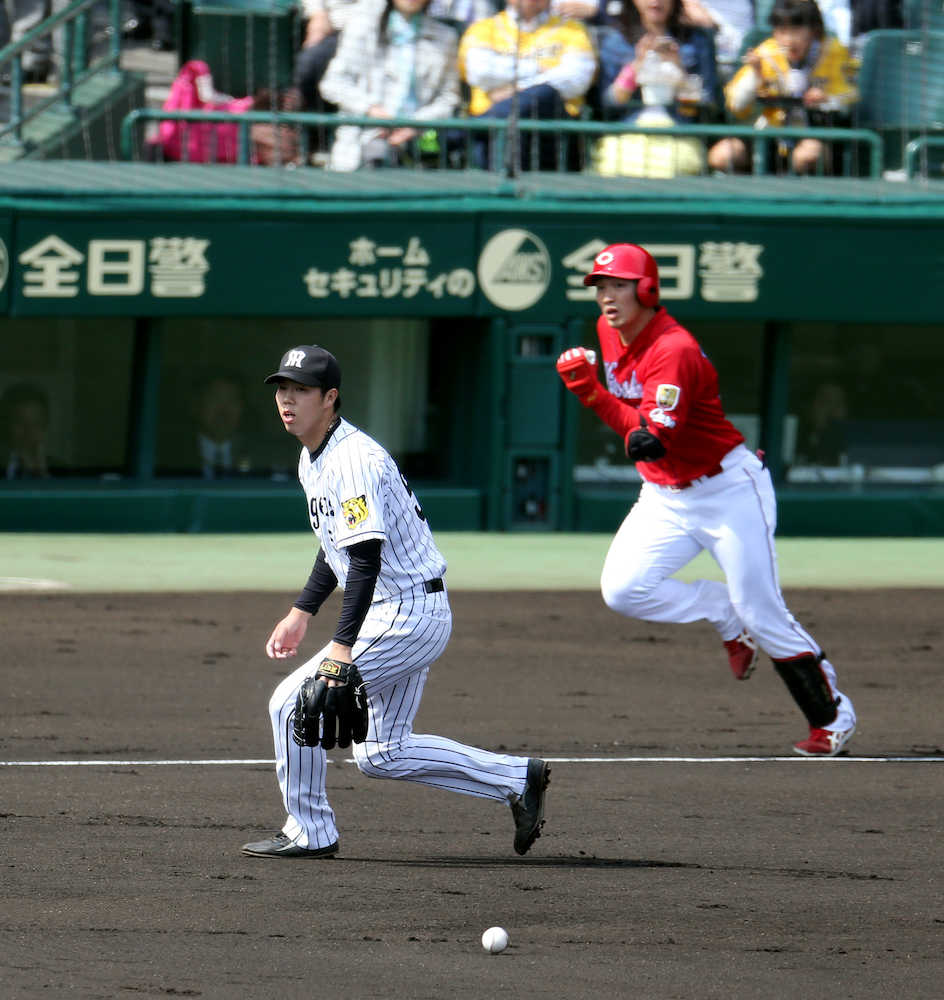 ＜神・広＞初回無死満塁、青柳は鈴木の投ゴロを捕球しそこねて、先制点を奪われる