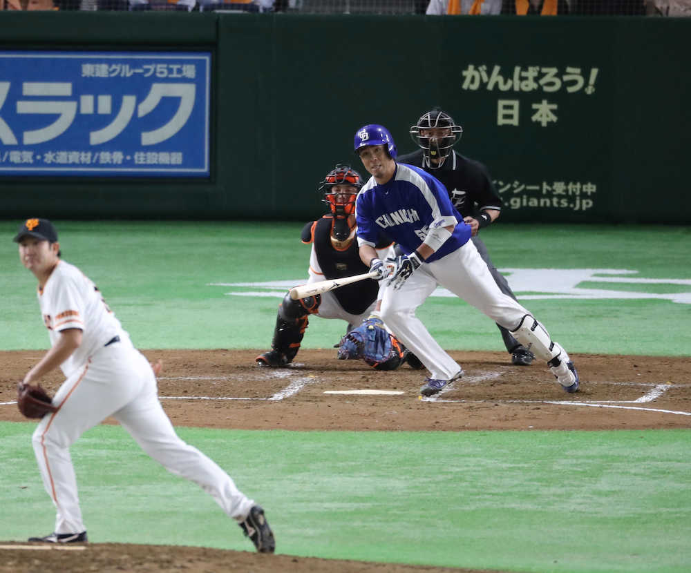 ＜巨・中＞４回１死二塁、福田は中前適時打を放つ（投手・菅野）
