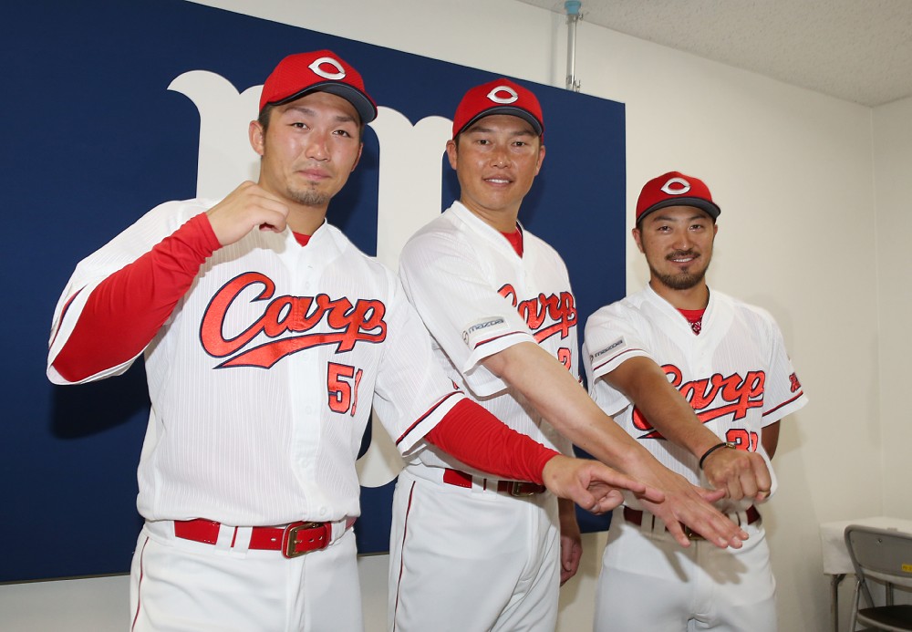 ファン投票でオールスターに選出された（左から）鈴木、新井、菊池