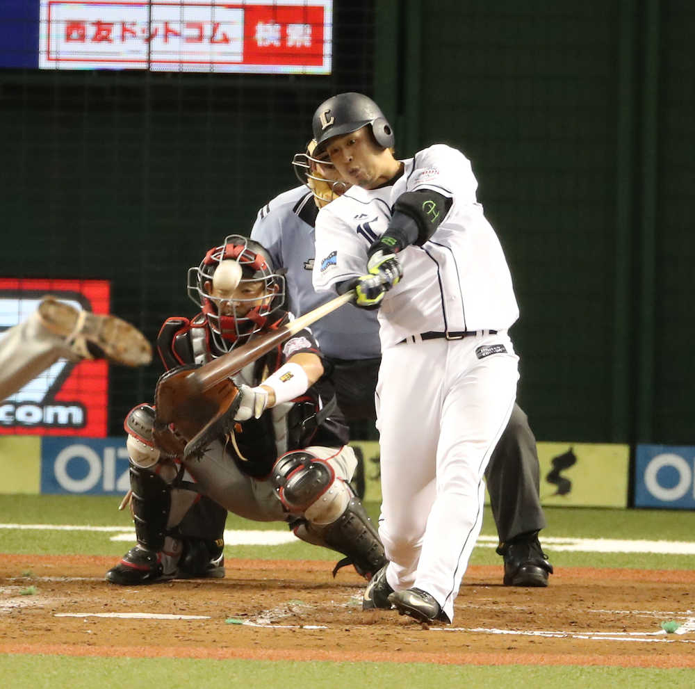２回２死一、三塁、浅村は左中間本塁打を放つ