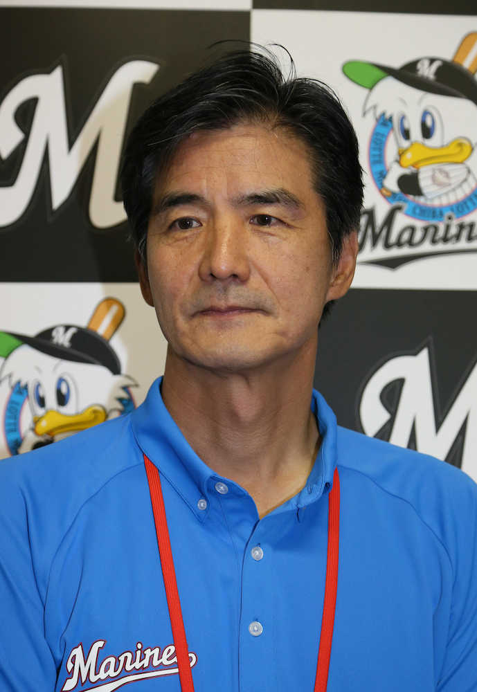 試合前に伊東監督の今季限りでの辞任について語る山室球団社長