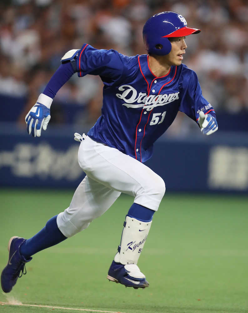 ５回２死、京田は二塁内野安打を放ち球団新人最多安打を達成する