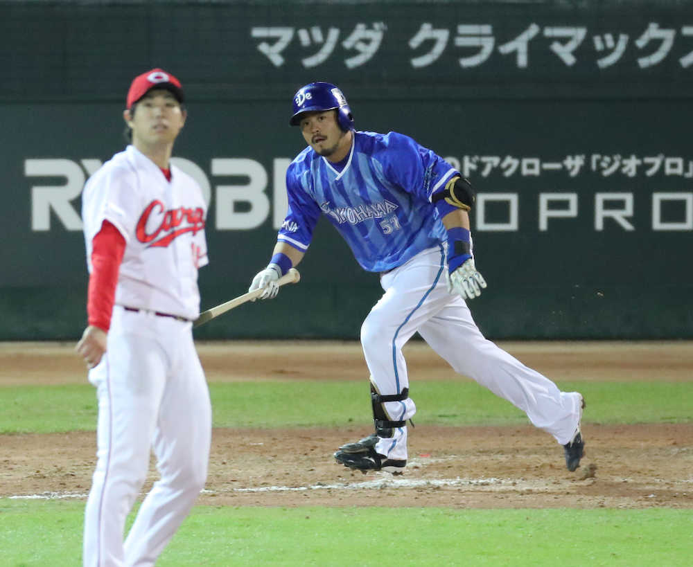 ＜広・Ｄ＞５回２死一塁、宮崎は中越え二塁打を放つ。投手・野村