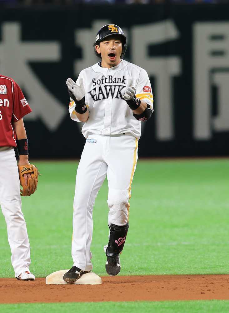 ＜ソ・楽＞初回２死一、二塁、左翼線に適時二塁打を放った松田
