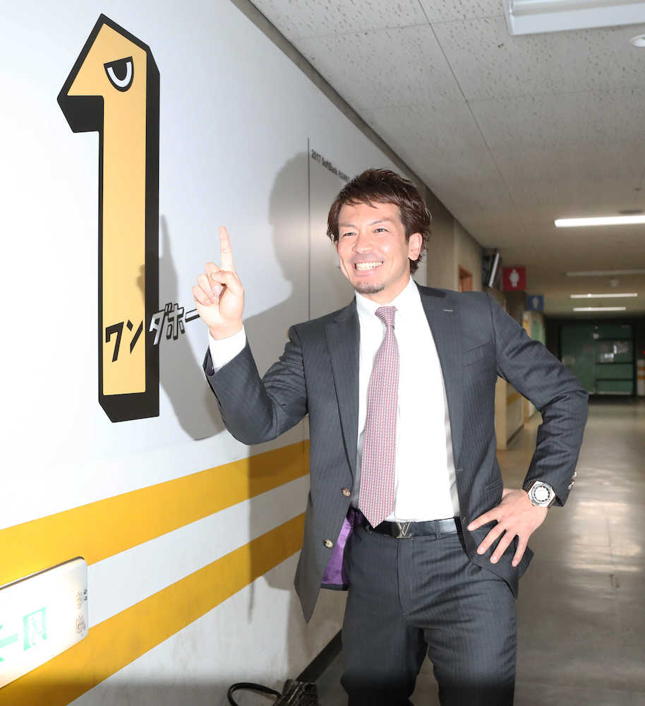 今季のスローガン「１ダホー！」ポーズもこれで見納め？契約を更改し笑顔を見せる松田