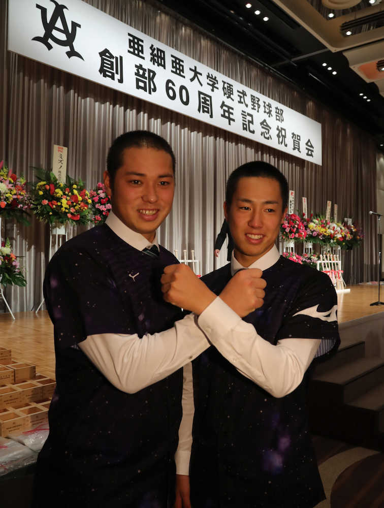 プロ歌手デビューを控える小山翔吾（右）と巨人４位指名の北村