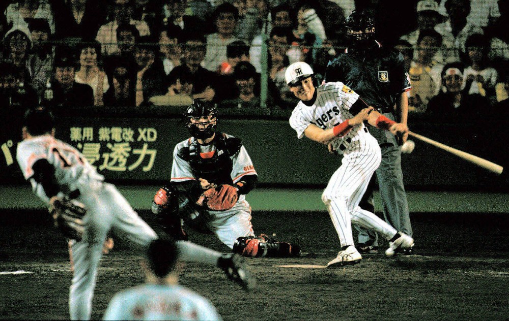 ９９年、阪神・新庄が敬遠球を打ってサヨナラ打に